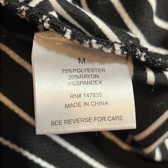 Romeo & Juliet Couture Dress Size Medium - Picture 4 of 5